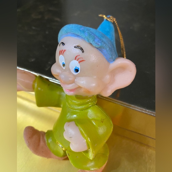 WALT DISNEY VINTAGE SNOW WHITE & SEVEN DWARFS DOPEY CHRISTMAS ORNAMENT FLOCKED - Picture 4 of 11
